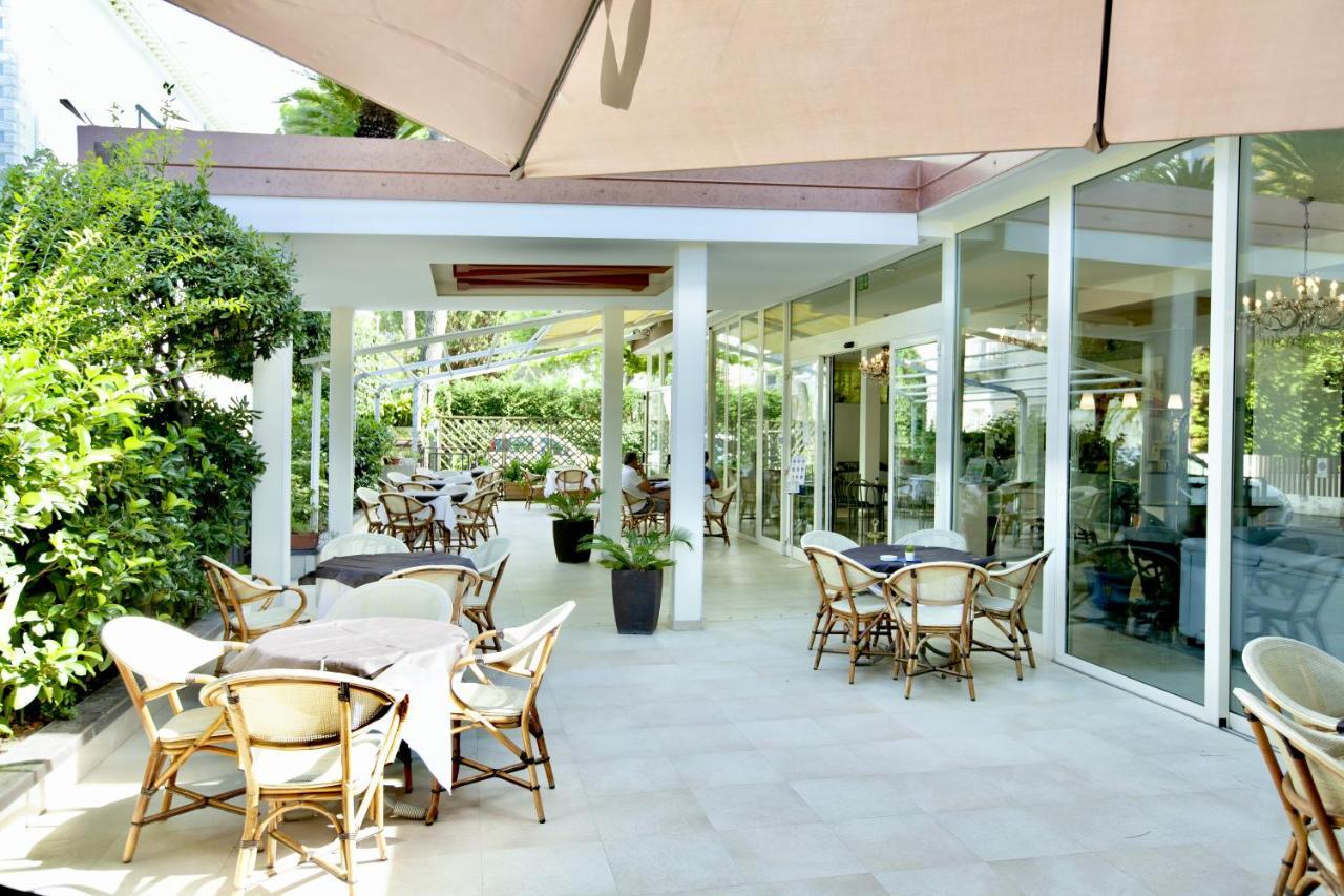 Hotel Maestri Riccione Buitenkant foto